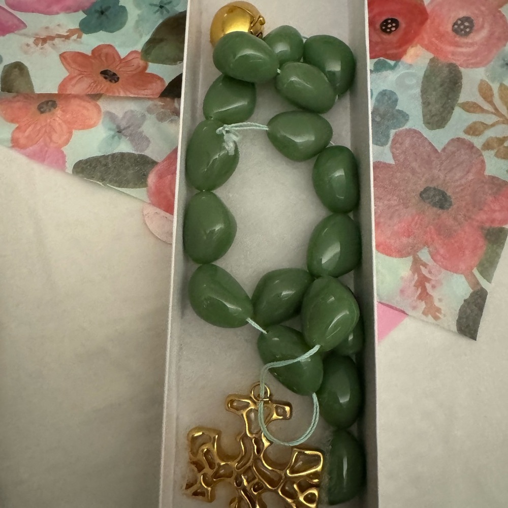 TORY BURCH GREEN JADE STATEMENT NECKLACE WITH DOUBLE T LOGO